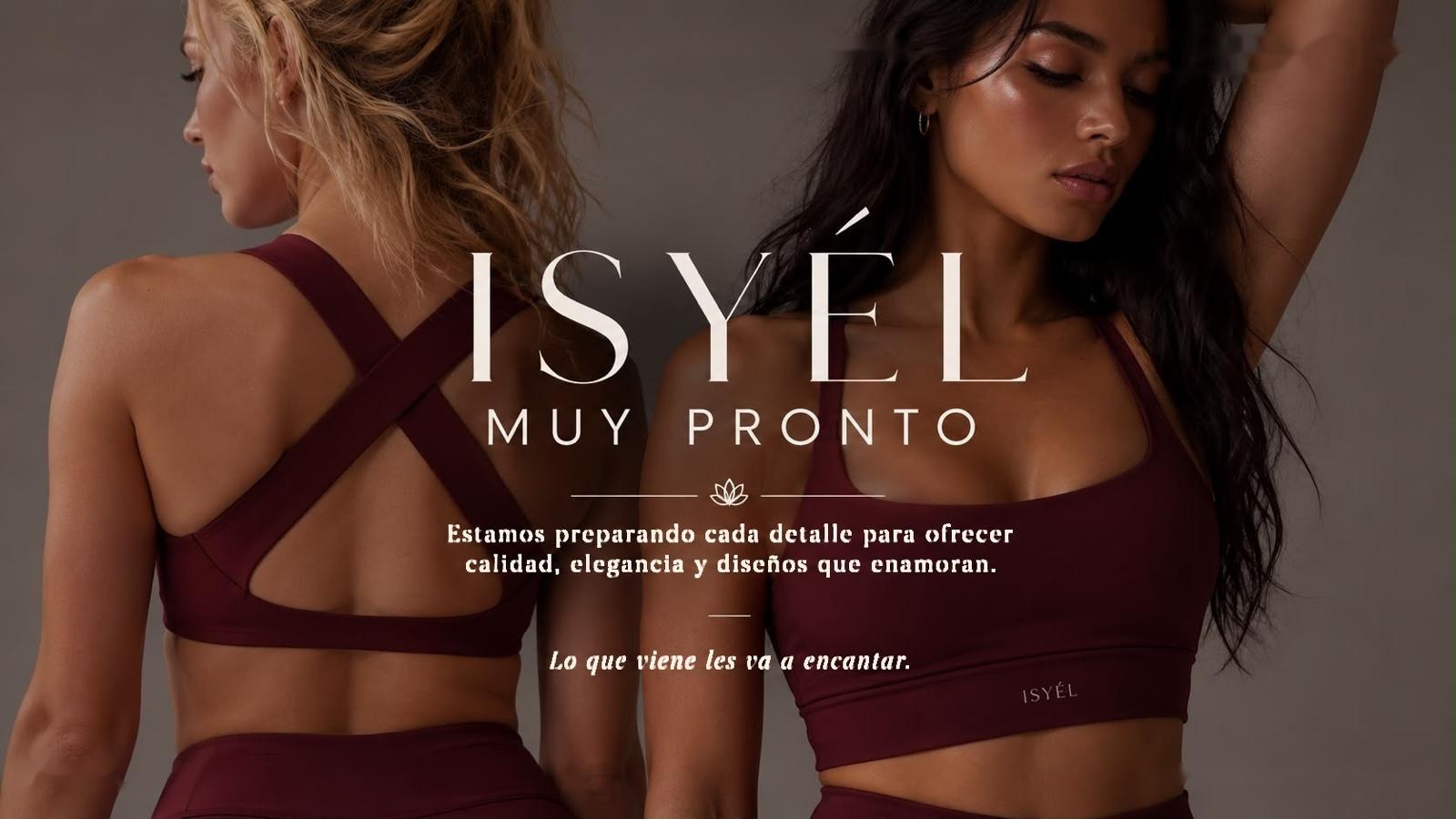 Primer plano de las manos de una joven diseñadora sosteniendo la tela mientras corta con tijeras de sastre
