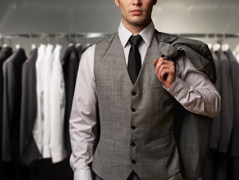 Traje italiano/europeo con esmoquin y accesorios